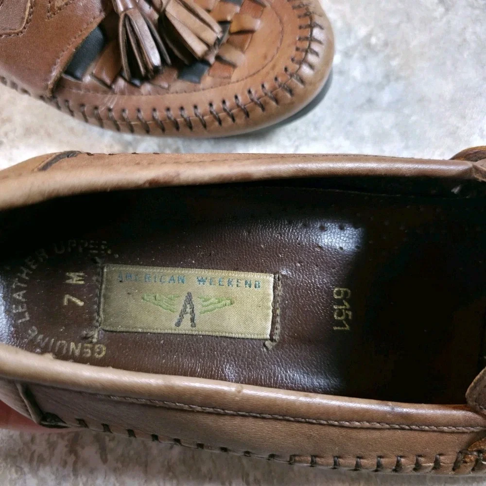 Vintage American Weekend Mens 7 / Wimens 8.5 Soft Leather Classic Tassle Loafers